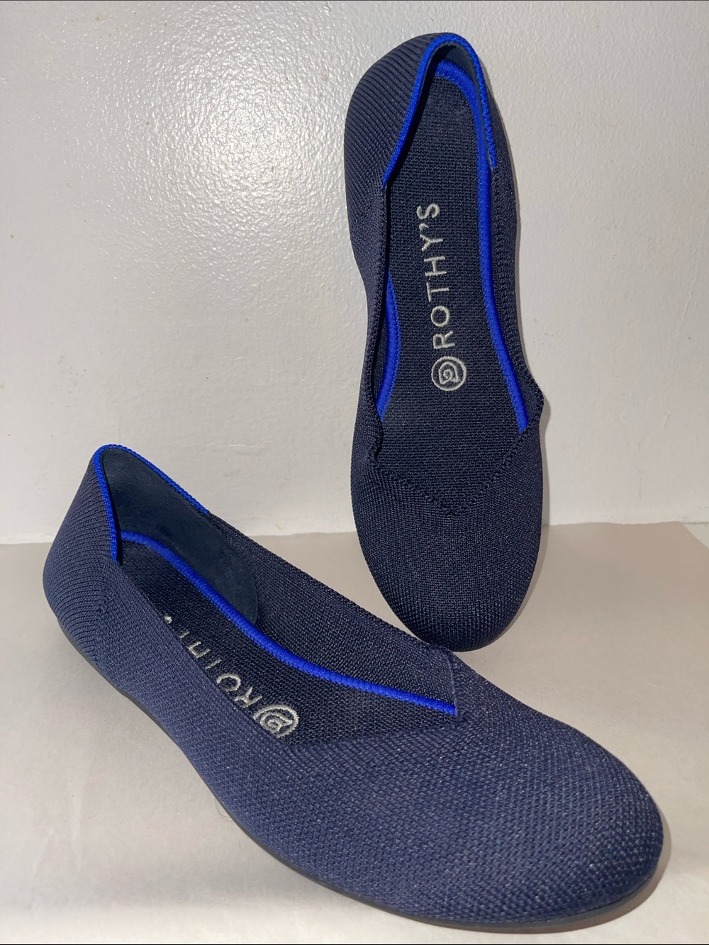 Rothy's women’s Navy Knit Pointed Flats with Blue Trim size 7W